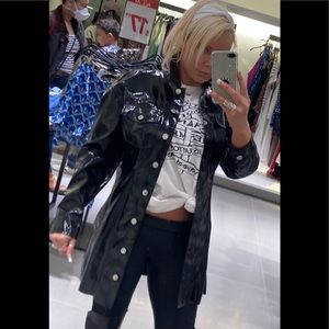 GUESS SIZE XS FAUX LEATHER PANTS. LIKE NEW!!😊